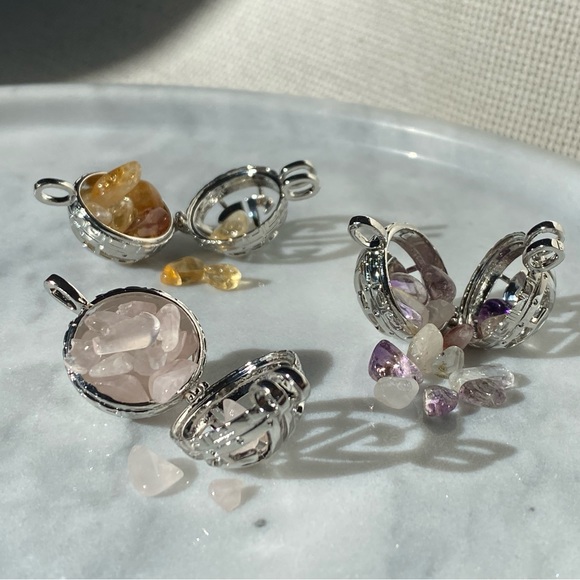 Medallion Pendant: Rose Quartz Cage - Picture 6 of 7